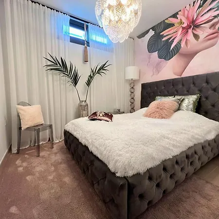 Villa Barcelona 11 *